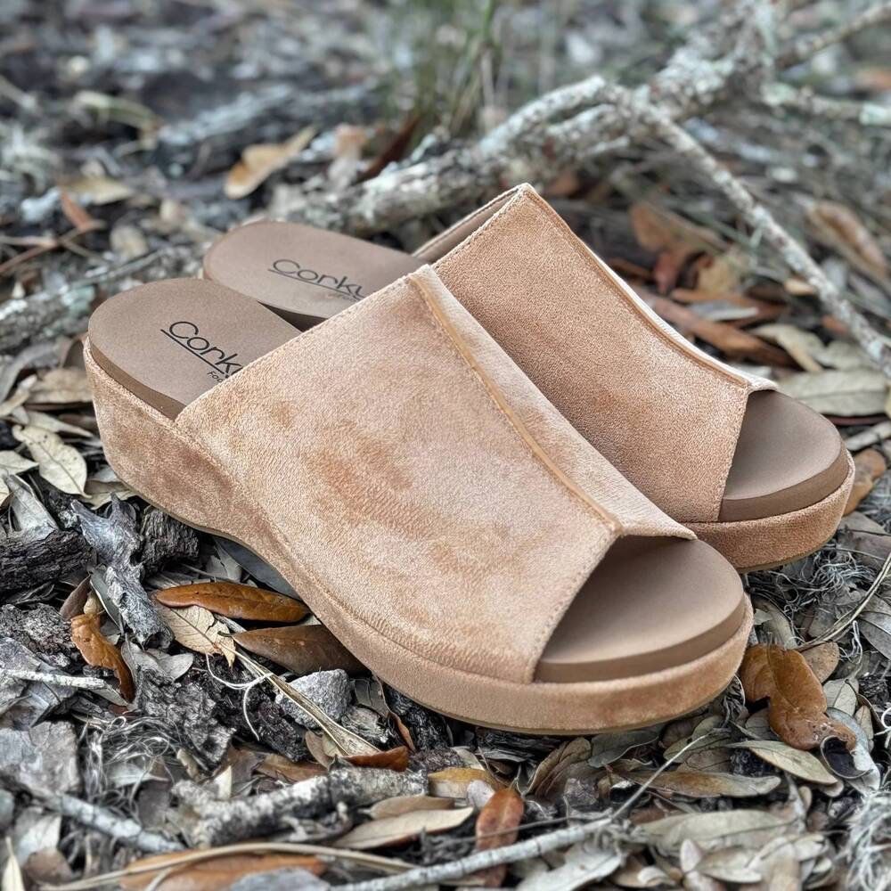 NEW CORKYS FOOTWEAR women's take note wedges in camel